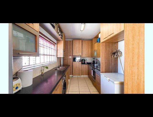 3 BEDROOM HOUSE FOR SALE IN KEMPTON PARK EXT 02